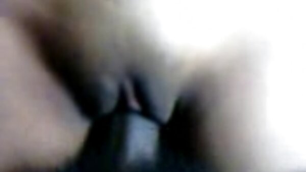 Boobalicious Brünette reitet den Schwanz ihres Freundes hausfrauen sexkontakte wie ein Cowgirl