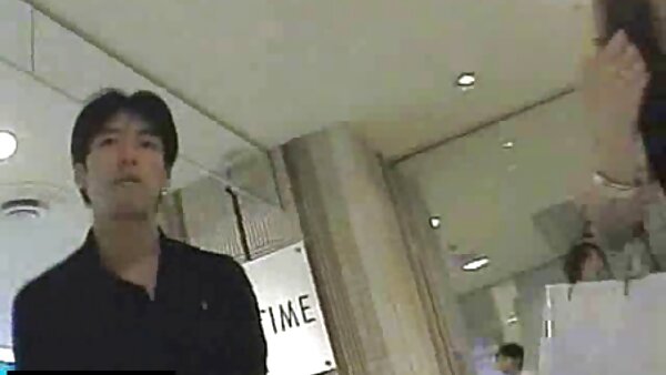 Die junge Hottie Angie nimmt einen fleischigen Schwanz in ihr gedehntes geile hausfrauen sex Arschloch