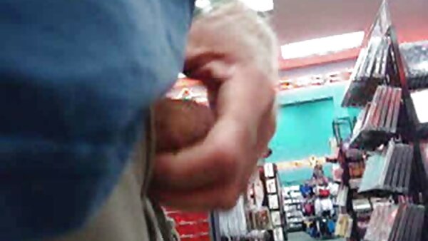 Der tätowierte reife hausfrauen gratis Typ Small Hands bumst die verzweifelte Hexe Chloe Cherry