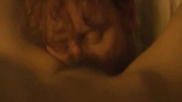 Hot Chick masturbiert im erotische hausfrauen Freien