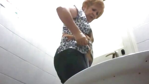 Dünne hausfrauen sexchat Asiatin mit kleinen Ninnies Aria Skye wird von tätowiertem Weißen gefickt