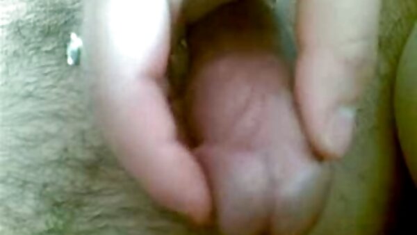 Sperma-Gourmet aus Indien wird ein Werkzeug hausfrau sex mit einem soliden Blowjob liefern