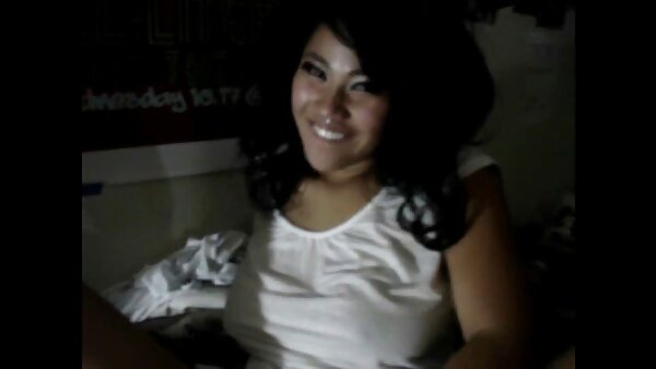 Verspielte Asiatin in deutsche lesbische hausfrauen Strümpfen reitet den harten Schwanz ihres Kerls