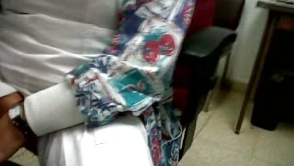 Charmante brünette Hottie bekommt pornofilme hausfrauen ihre rasierte Muschi in Mischstellung von hinten gefickt