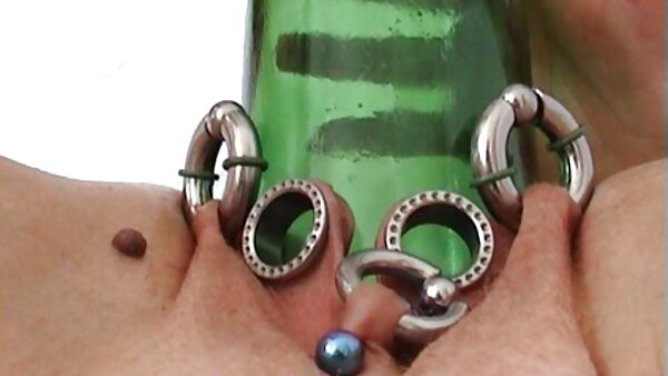 Die wunderschöne MILF Magdalene St zieht ihr Kleid aus, um ihren alte hausfrau sex sexy Körper zu zeigen