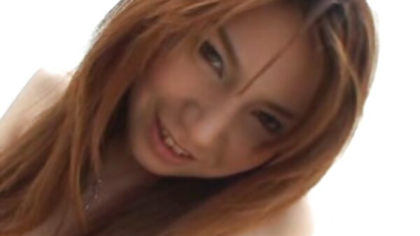 Das sexy rothaarige Babe wird geil und masturbiert ihren Schlitz auf dem Strandkorb nackte hausfrauen gratis