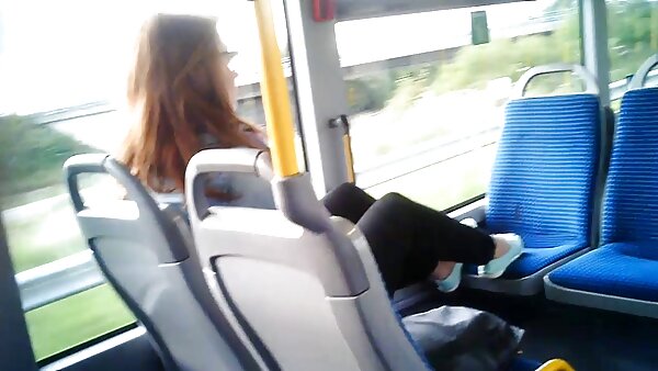 Volle natürliche brünette erotische hausfrauen Hacke Rilynn Rae bekommt ihren Muff gefickt und geleckt