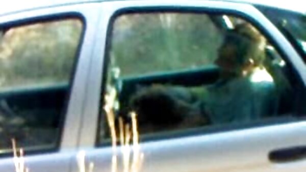 Schöne Brünette wird von hinten in ihre haarige hausfrauen bumsen Muschi gefickt