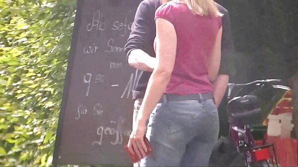 Die blonde, vollbusige Milf JR Carrington gibt eine geile hausfrauen kontakte Fellatio