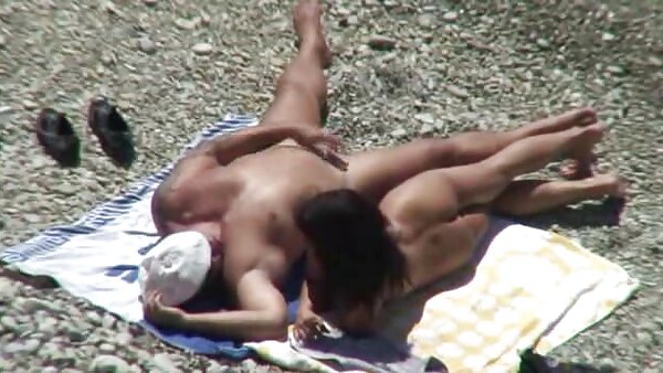 Ihre hausfrauen report sex Füße in Nylonstrumpfhosen lassen Männer zusehen und sabbern