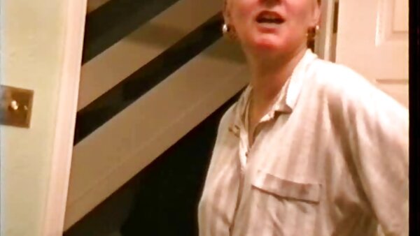 Die wunderschönen Babes Lysette und gratis hausfrauen pornofilme Sarah lieben sich im Garten