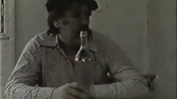 Die alte Gynäkologin und die reife Krankenschwester Trisha untersuchen nackte hausfrauen am strand die Muschi einer BBW-Patientin