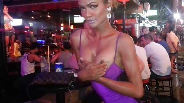 Zwei bisexuelle Typen geben sich gegenseitig einen Blowjob und ficken eine versaute hausfrauen date brünette Hacke