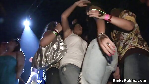 Das schwarze Küken Kiki Star ist begierig auf einen großen weißen Penis nackte mollige hausfrauen und will hart gerammt werden