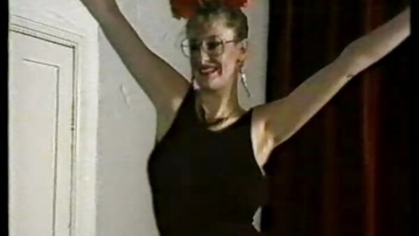 Supersexy und hypnotisierende Blondine mit hausfrauen gratis großen Brüsten wird in ihre fleischige Möse gebohrt