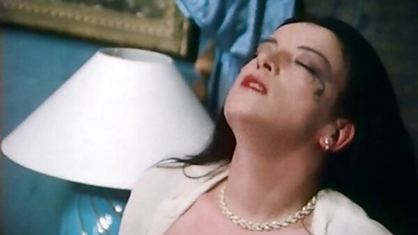 Nasse hell- und dunkelhaarige hausfrauensexvideos Süße kitzeln sich in der Badewanne gegenseitig an den Fotzen