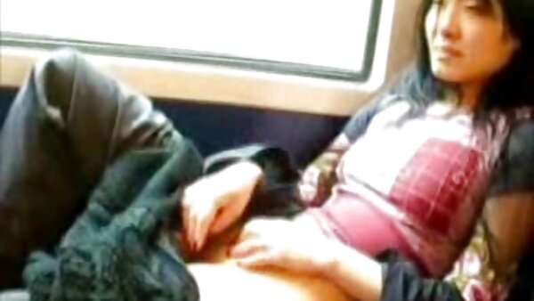 Wilde und superheiße blasse Blondine mit Hintern deutscher hausfrauensex dreht sich auf dem Bett, während sie anal gefickt wird